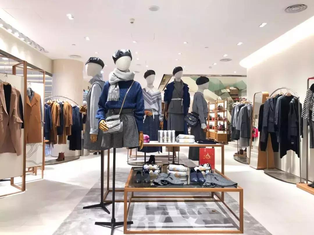 国产女装黑马，5000一件还遭疯抢！全凭这点做得好！