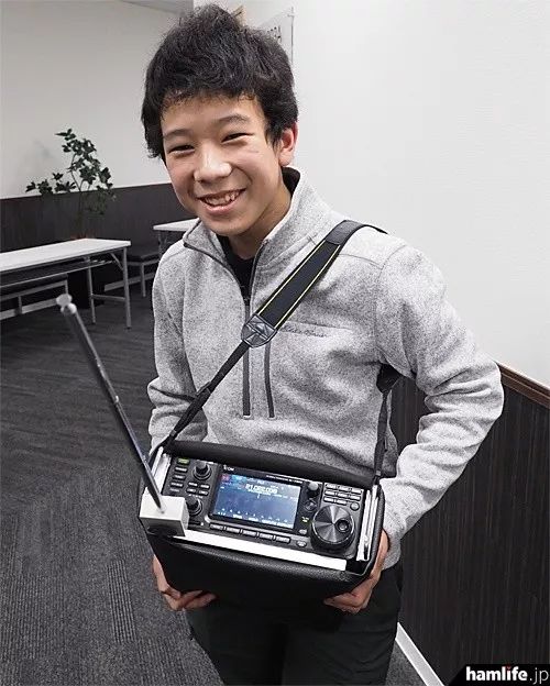 这款便携式HF/VHF/UHFSDR业余无线电台IC-705亮相了