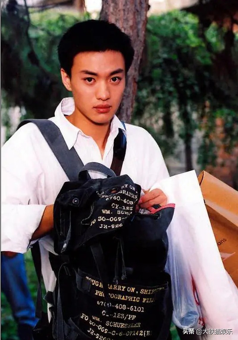 10位男星颜值今昔对比,10位男歌手今昔对比