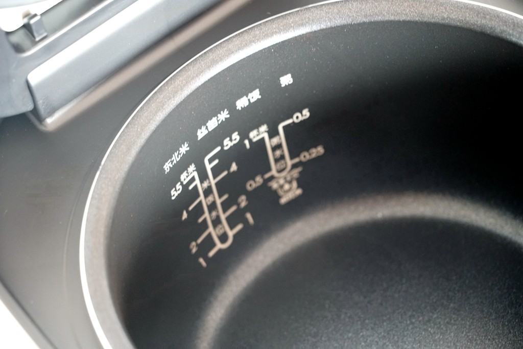 美的纤v智能饭煲5l,美的蒸炖锅测评