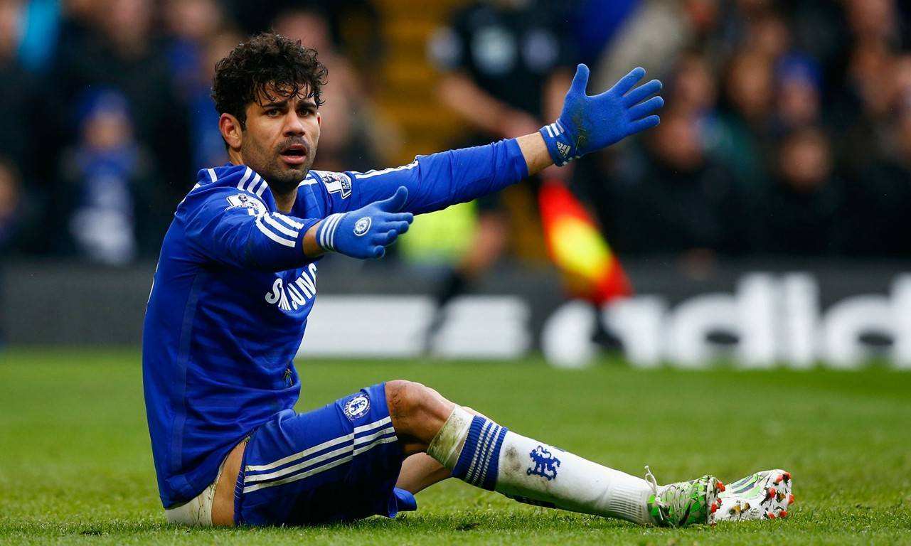 科斯塔迷人训练,科斯塔三连扑场下队员反应