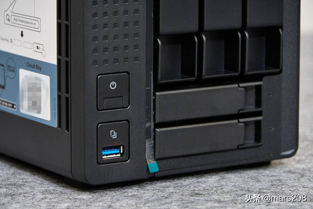 威联通qnapts-231测评,qnap威联通双万兆nasts532x拆解