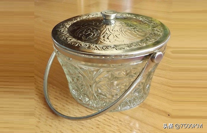 俄罗斯奶奶橱柜里拿出的餐具到底值多少钱