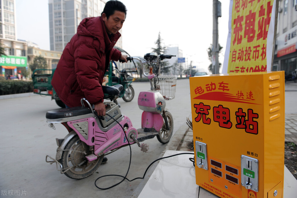 电瓶车充电是用完充还是有电充好,电瓶车是电用完充好还是随时充好