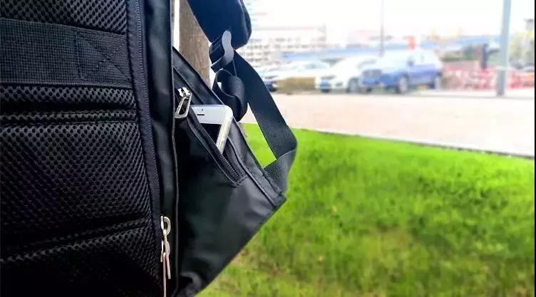 这个堪称背包终结者的英国潮牌，是如何让小偷失业的？