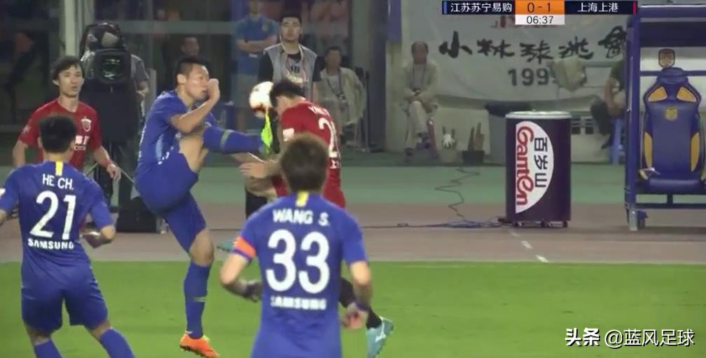 中超再现恶意飞踹犯规解说,中超凶狠犯规2019