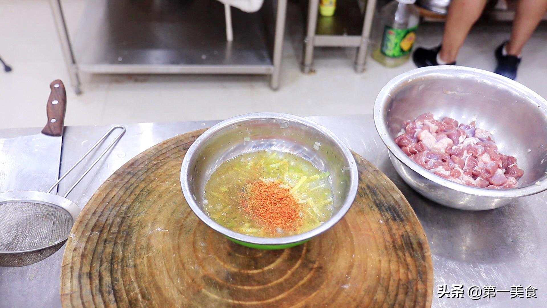 大厨教你选肉和烤肉技巧，不用明火来自制羊肉串，羊肉不膻也不老