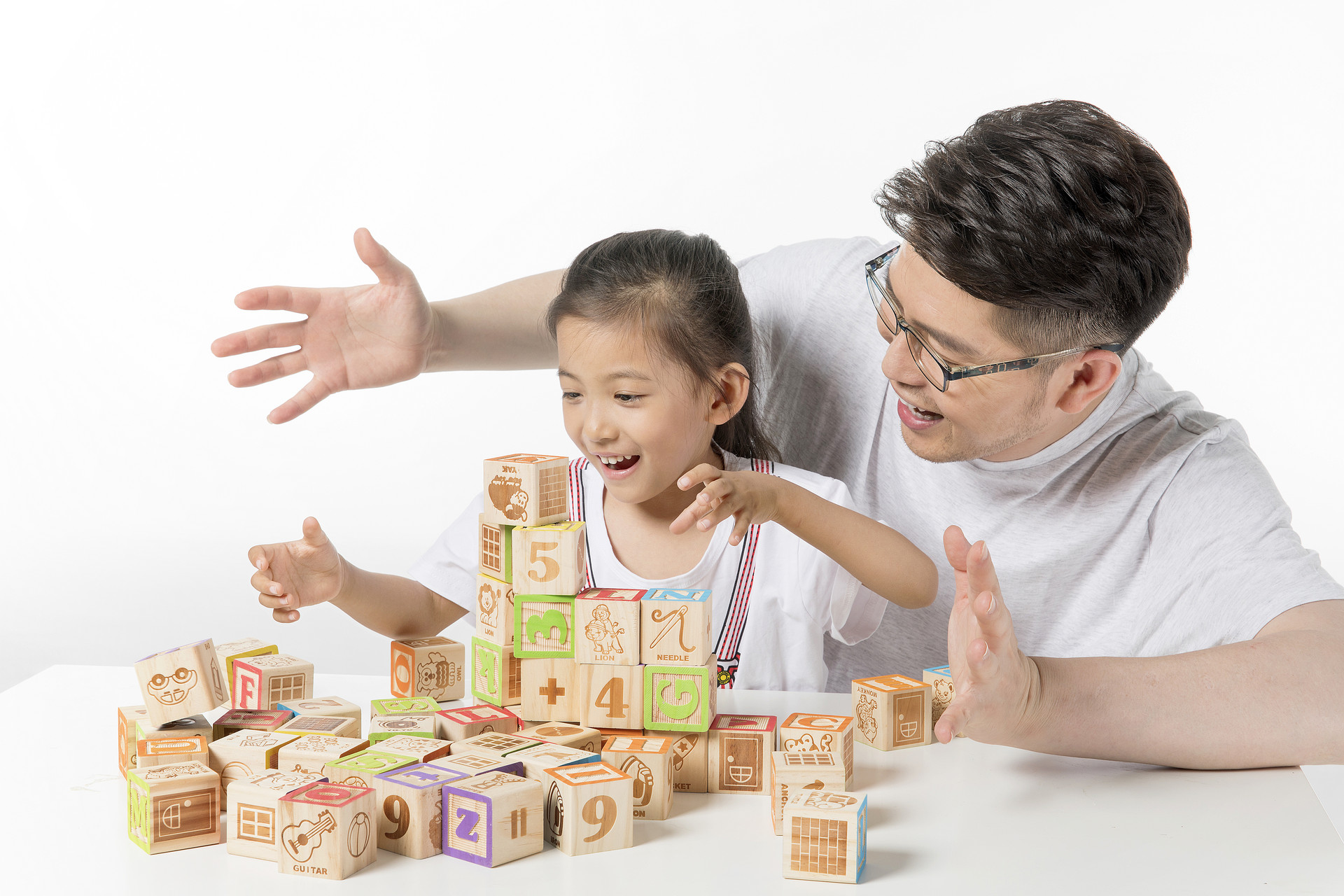 任达华女儿堪称星二代翘楚,任达华12岁女儿身高多少