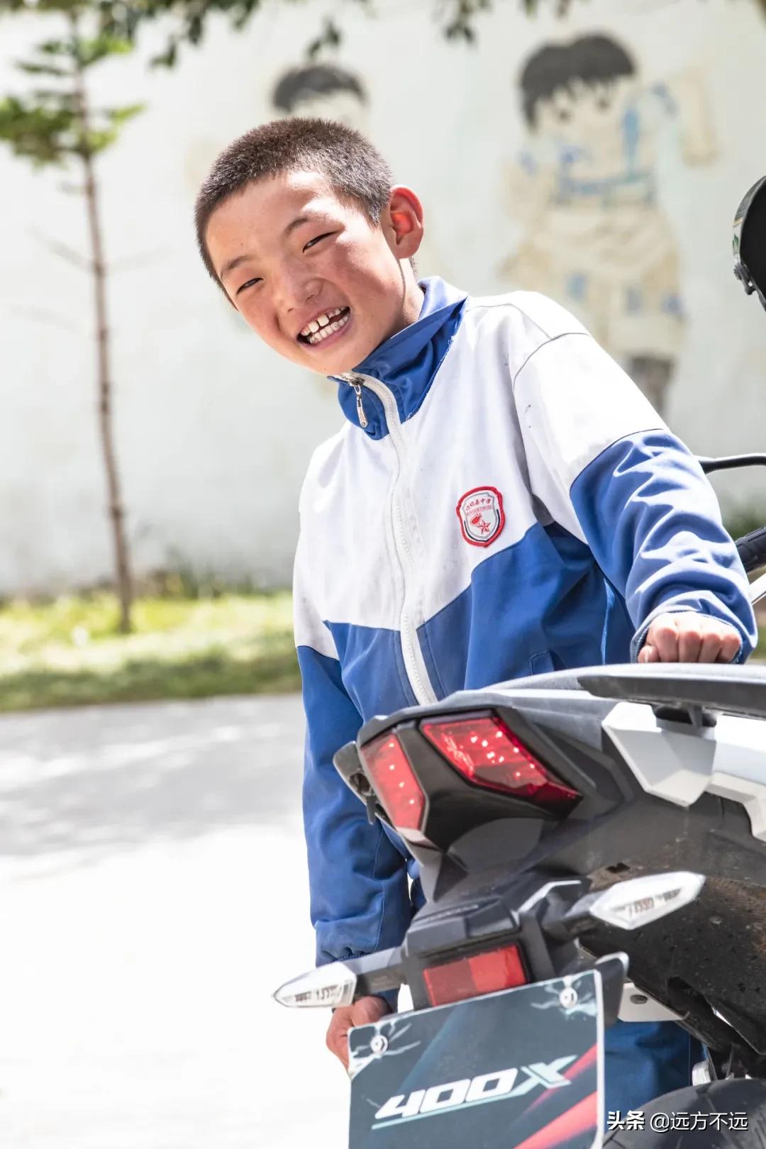 摩旅西藏带着一只狗遇见流浪狗,摩旅西藏路上的藏族同胞