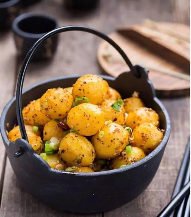 恩施炕洋芋去皮吗,恩施炕土豆的正确方法