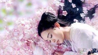 爱情是浪漫而又美好的事,爱情应该是快乐且美好的