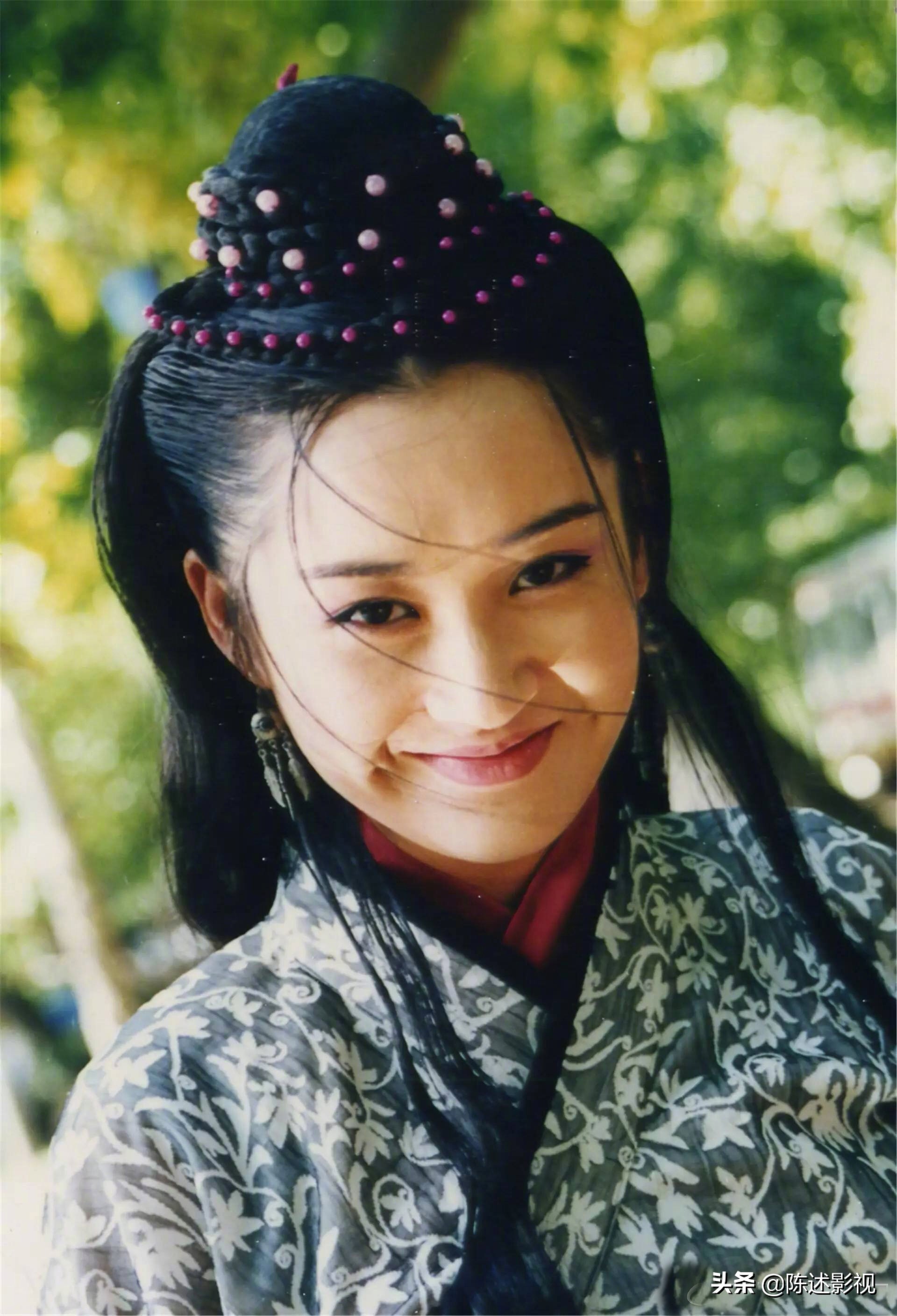 梨涡明显的女明星,有梨涡笑起来很好看的女孩