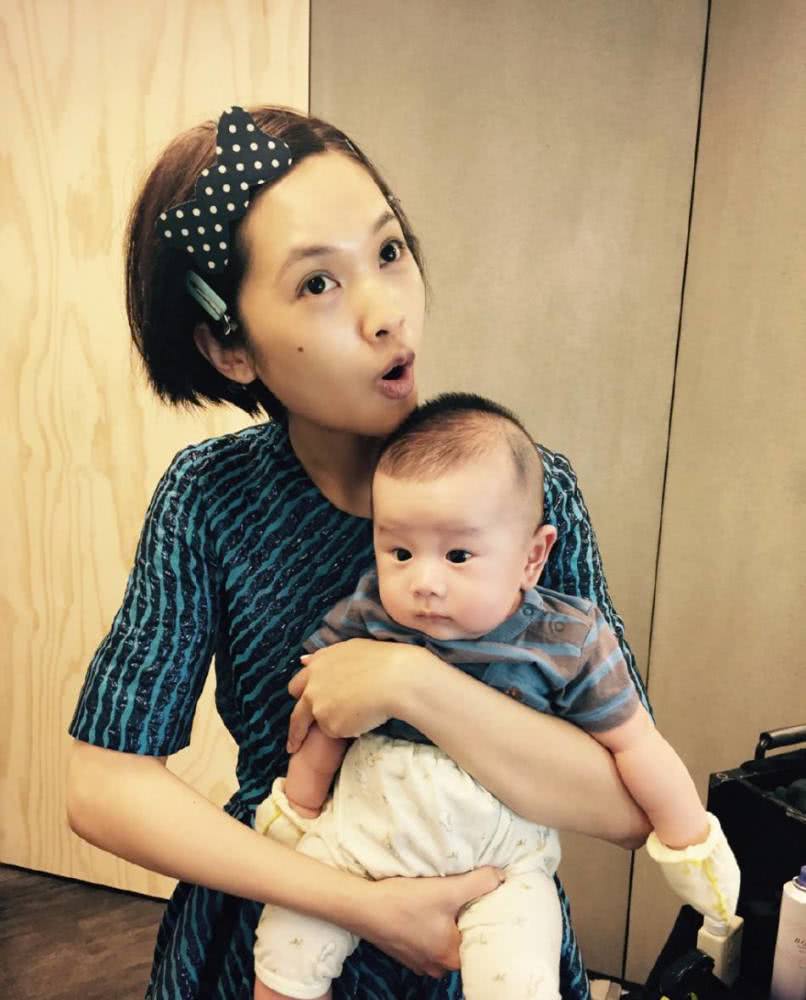 李荣浩在哪拿的结婚证,李荣浩结婚证