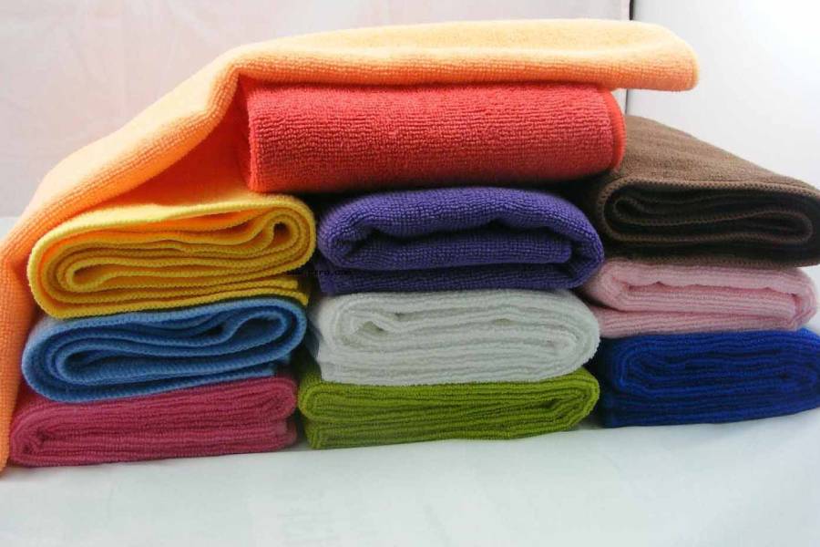 衣服褶皱用吹风机怎么处理,衣服上的褶皱如何用熨斗去除