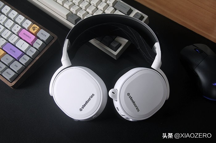 没有什么桌面几点零,折腾不止的电脑桌面好物分享