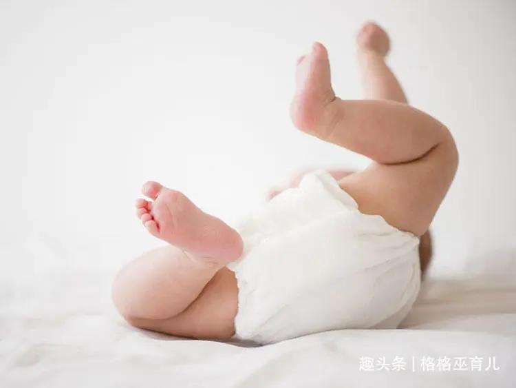 宝宝膝盖后面腿纹不对称怎么回事,新生儿腿纹不对称有必要去医院吗