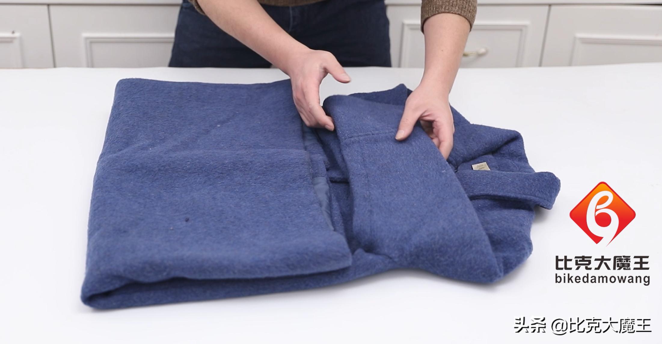 厚衣服怎么叠比较省空间,怎么叠厚衣服省空间行李箱