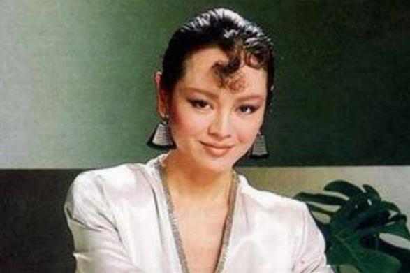 费贞绫人生经历,费贞绫出家视频