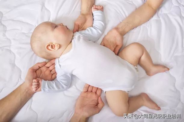 一个月宝宝溢奶的原因及解决办法,一个半月宝宝溢奶严重怎么回事