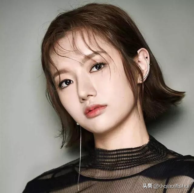 圆脸女锁骨好看还是齐肩发好看,齐肩锁骨发大圆脸适合什么头发