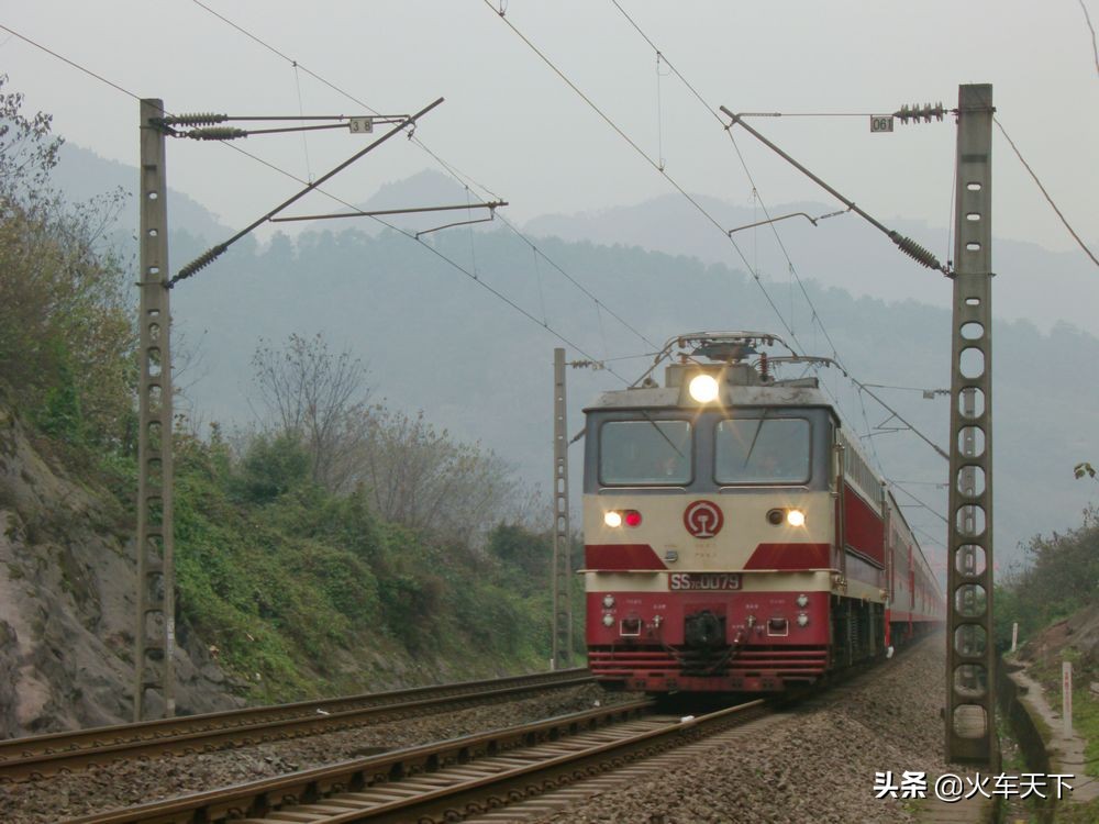 以前一趟宁波到成都的普快列车后来变成宁波到重庆的快速列车