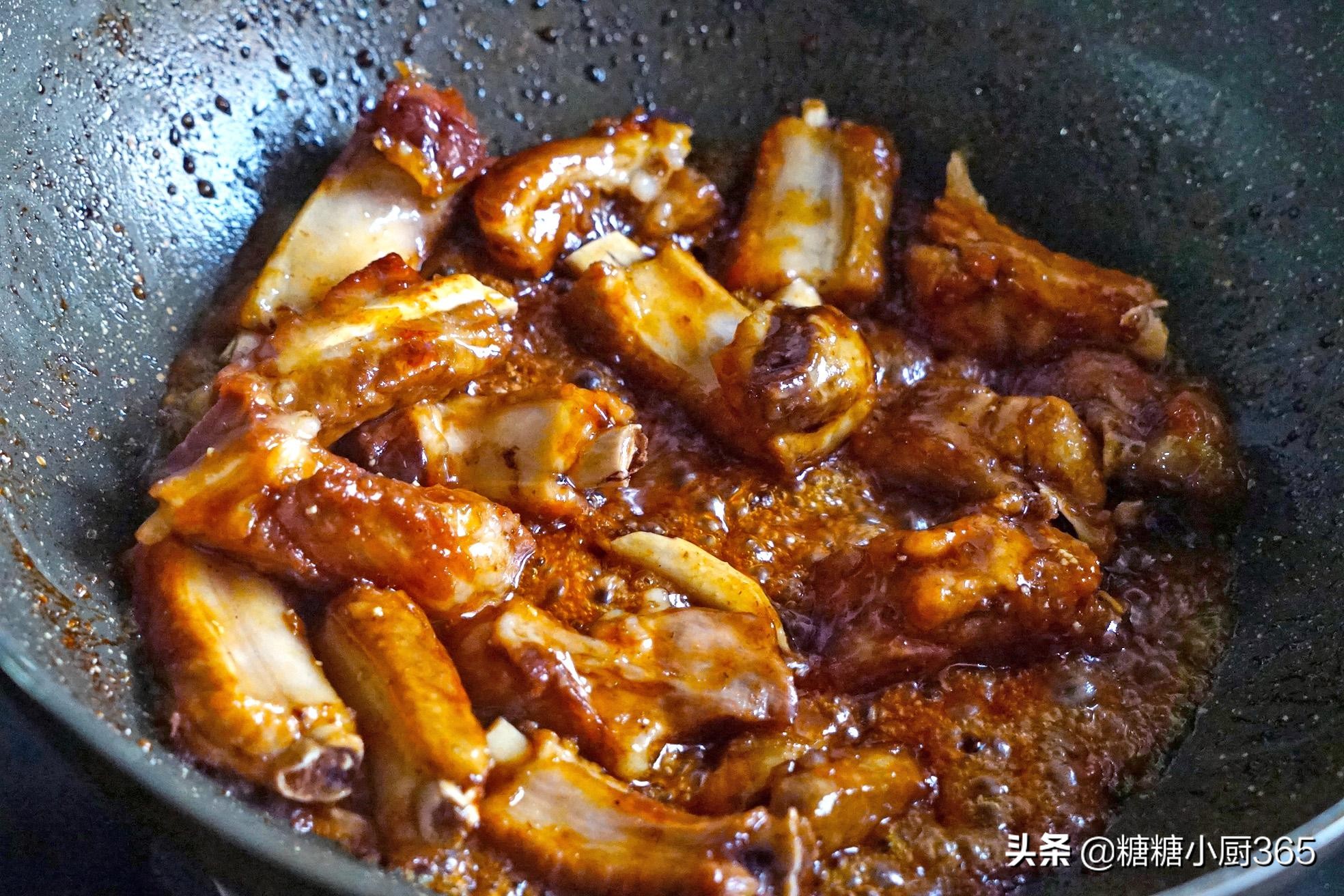 做糖醋排骨排骨不够怎么办,做糖醋排骨不会炒糖色