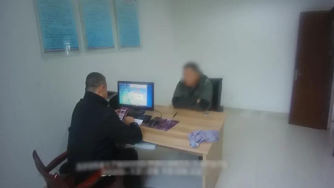 几十人的炒股群里，只有一个想真心炒股的老实人