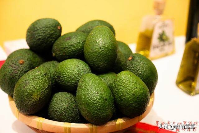 食用油造假的实拍视频,食用油造假