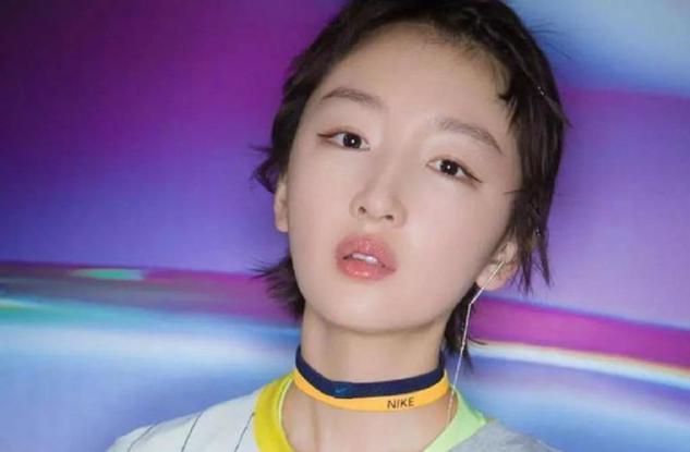 女人美不美看“皮相”，这几个部位很美的女人，上了年纪也很年轻