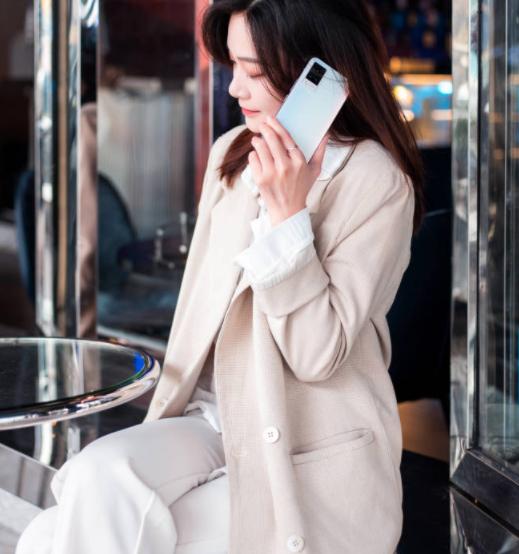 推荐三款好用的旗舰手机性价比高,目前最好用和口碑最好的4款手机