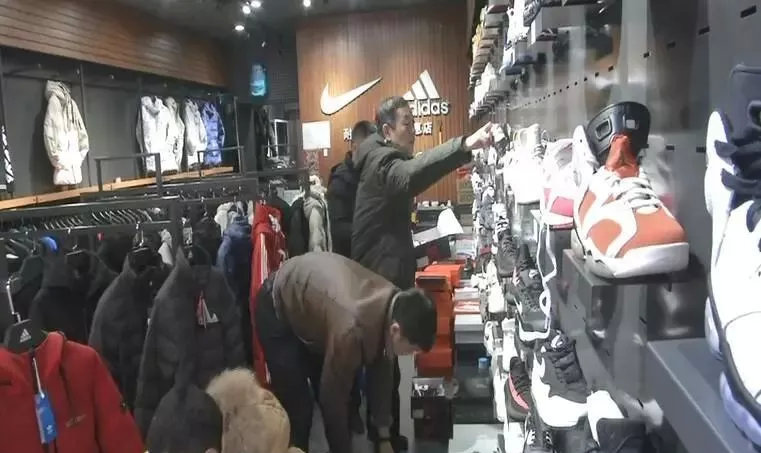 步行街耐克折扣店是假的吗,长春的耐克打折店