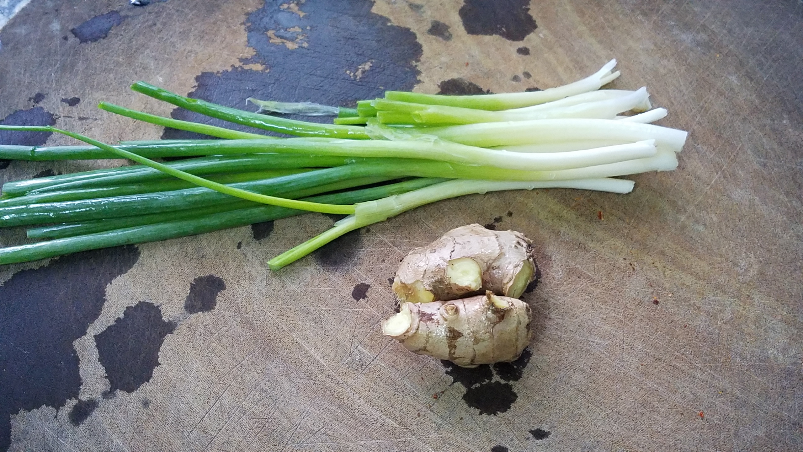 广东名菜盐焗鸡超级简单,正宗广东盐焗鸡的做法又黄又脆