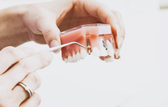 种植牙如何治疗牙髓炎,种植牙能治疗蛀牙吗