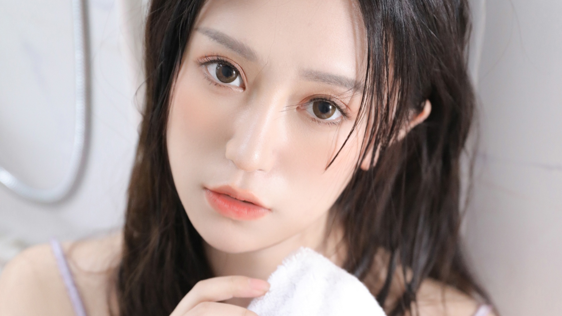 鼻子出油严重且毛孔大如何改善,鼻子上毛孔大出油怎么调理