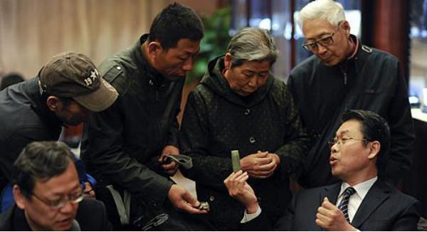 玉石常见的4种鉴定方法,玉石鉴定手电单光好还是三光源好