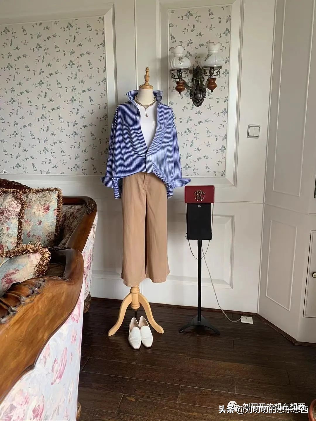 清新干净上装短款彩色,粉蓝复古穿搭