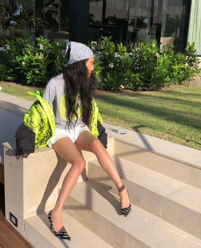 婚纱女王王薇薇72岁真实照片,婚纱女王王薇薇72岁原图