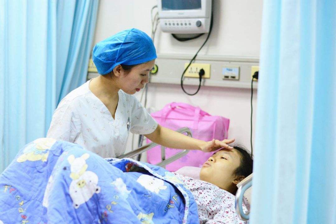 产房孕妇进来待产需要问什么,在产房里面的孕妈