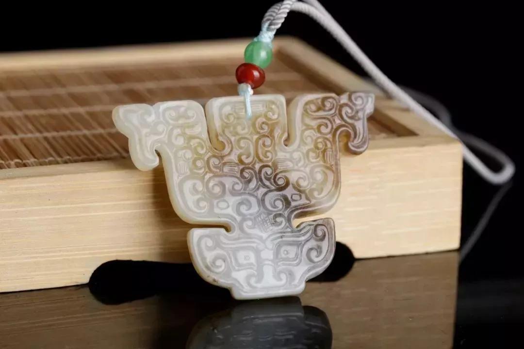 翡翠貔貅的寓意和佩戴技巧,翡翠貔貅戴什么链子