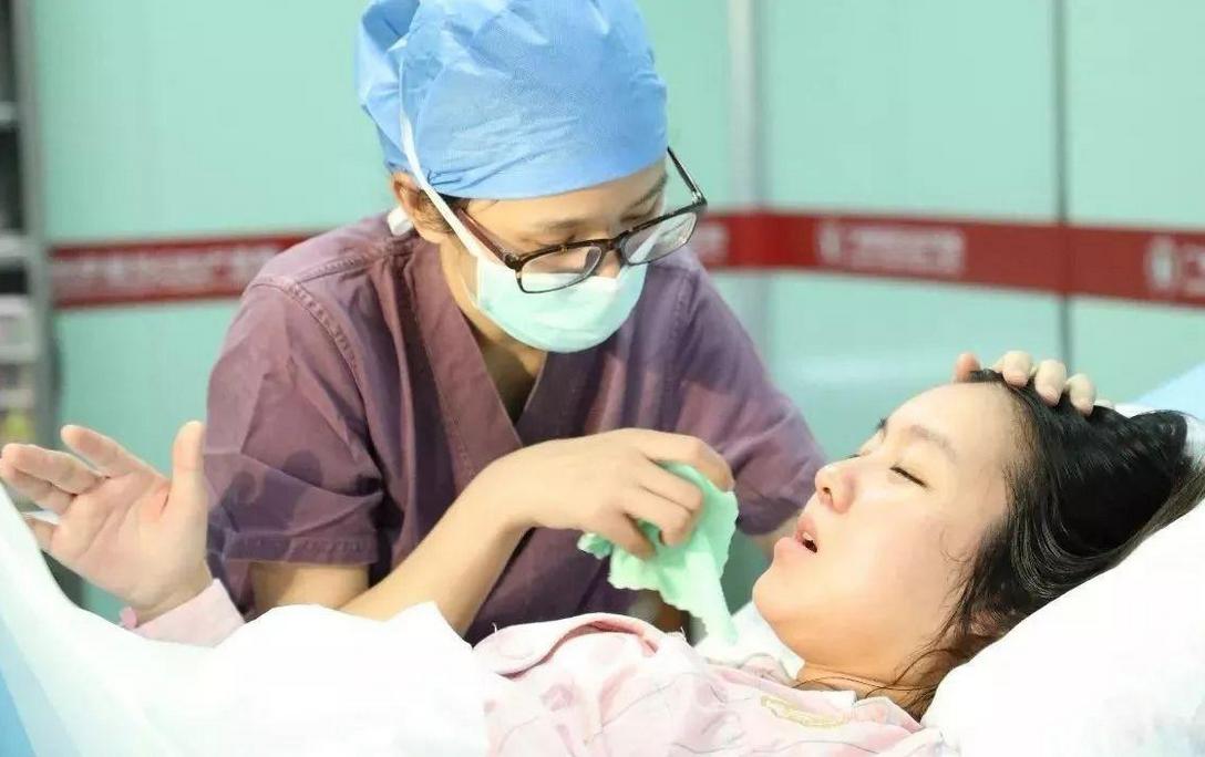 “我在生孩子，你在产房外秀战绩”生个孩子就知道嫁的是人是鬼？