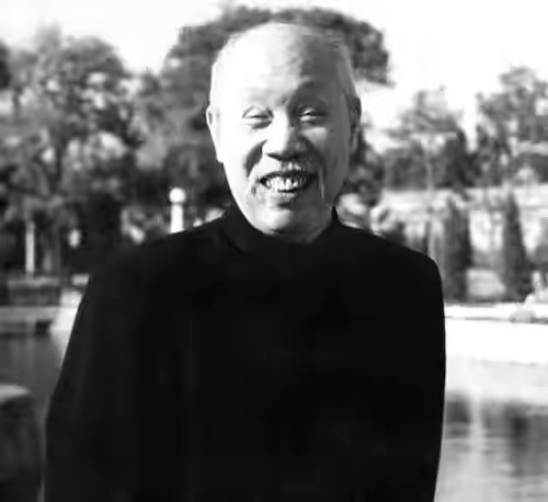 他资历超过所有元帅,建国后当第一副总理,晚年官至正国级