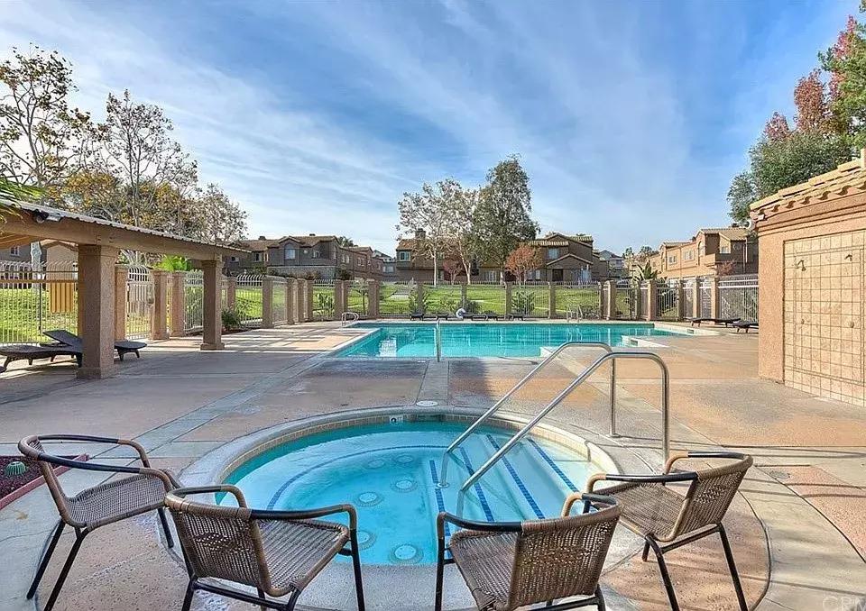 34万刀起，定居奇诺岗，跟着大趋势*击狙**公寓，捡漏和学区我都要！