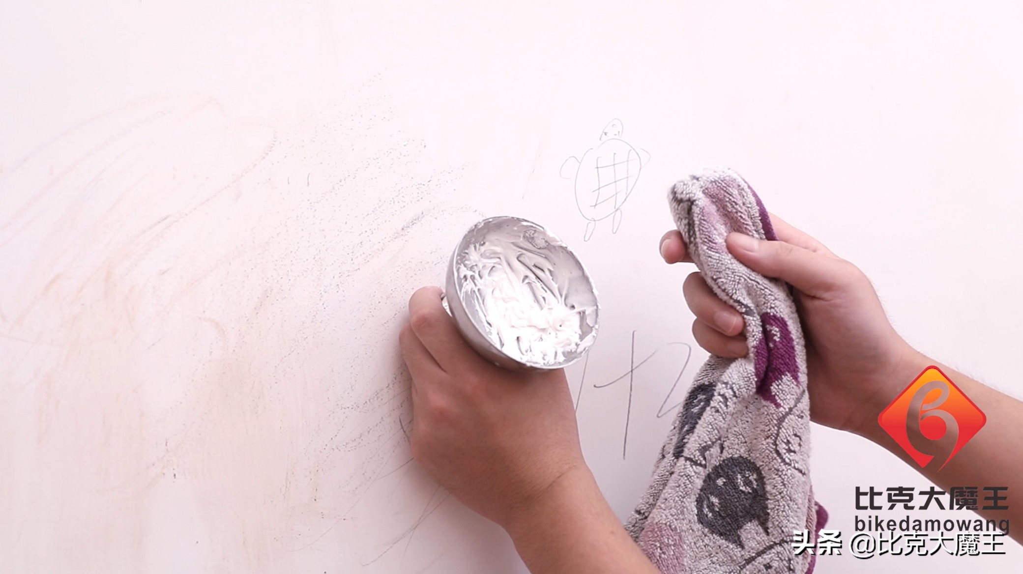 白墙脏了不用用水擦教你一招,白墙脏了重新刷有简单的办法吗