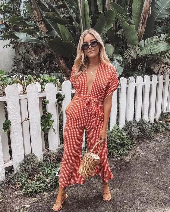 春夏经典款时髦大容量水桶包,今年流行的水桶包包