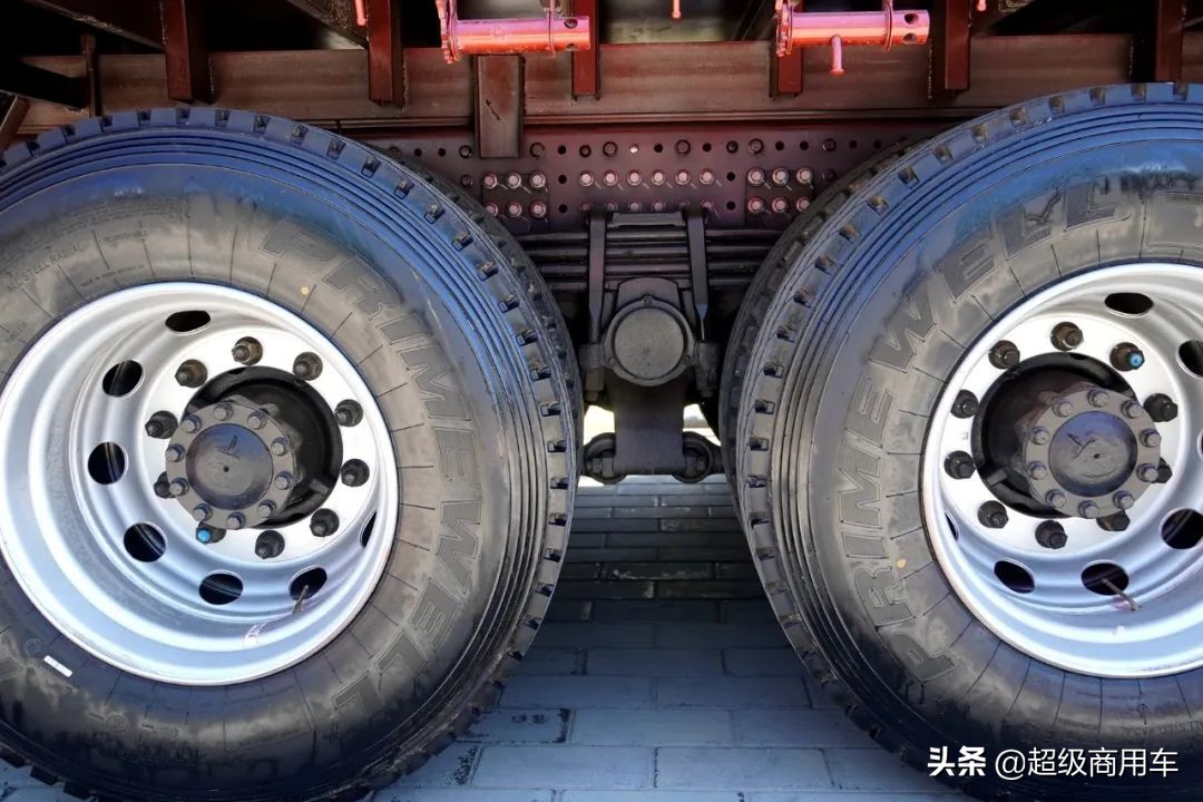 前桥打孔福康国*4六**40马力欧曼EST8x4高栏载货车