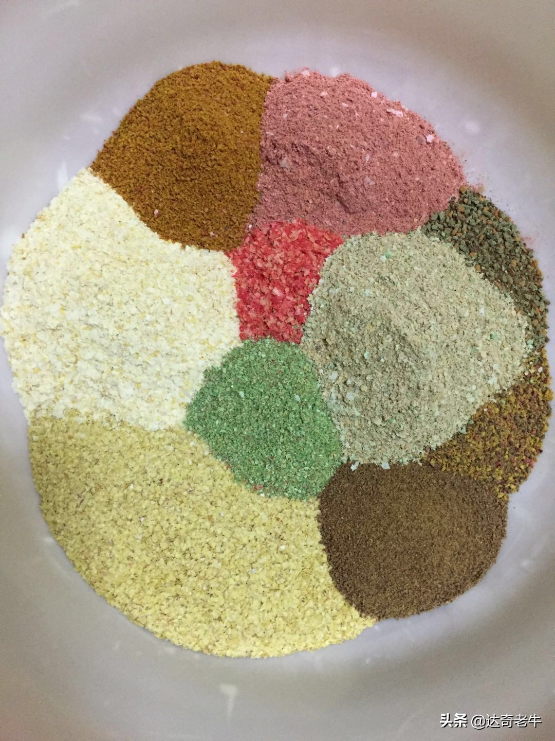 冬天钓鲫鱼常用什么添加剂比较好,冬季野河钓鲫鱼饵料配方添加剂