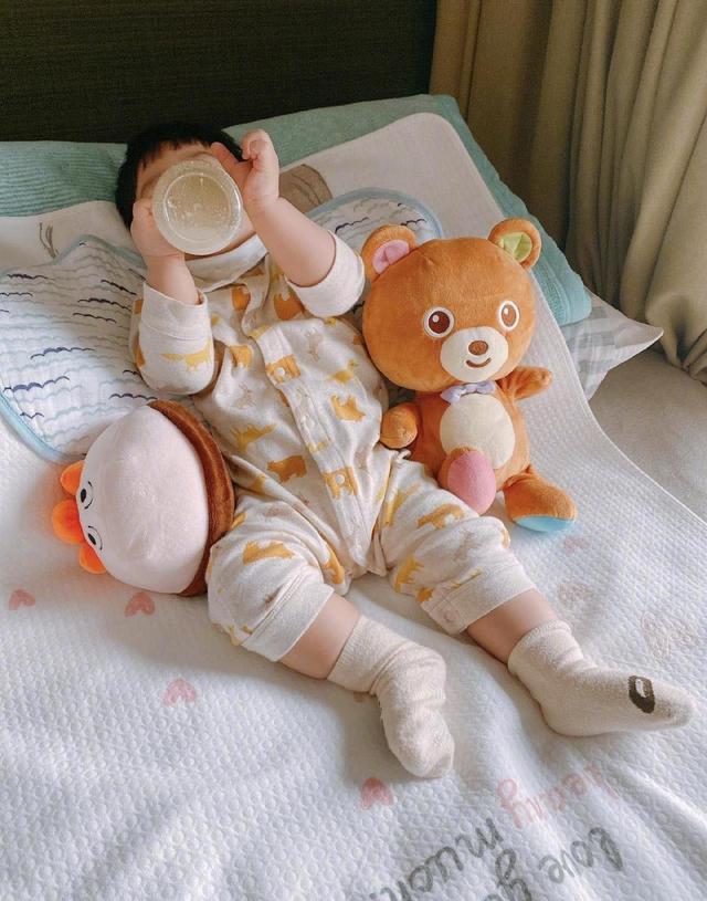 安以轩生二胎晒幸福，家中豪宅大气又精致，嫁富商老公婚后受宠