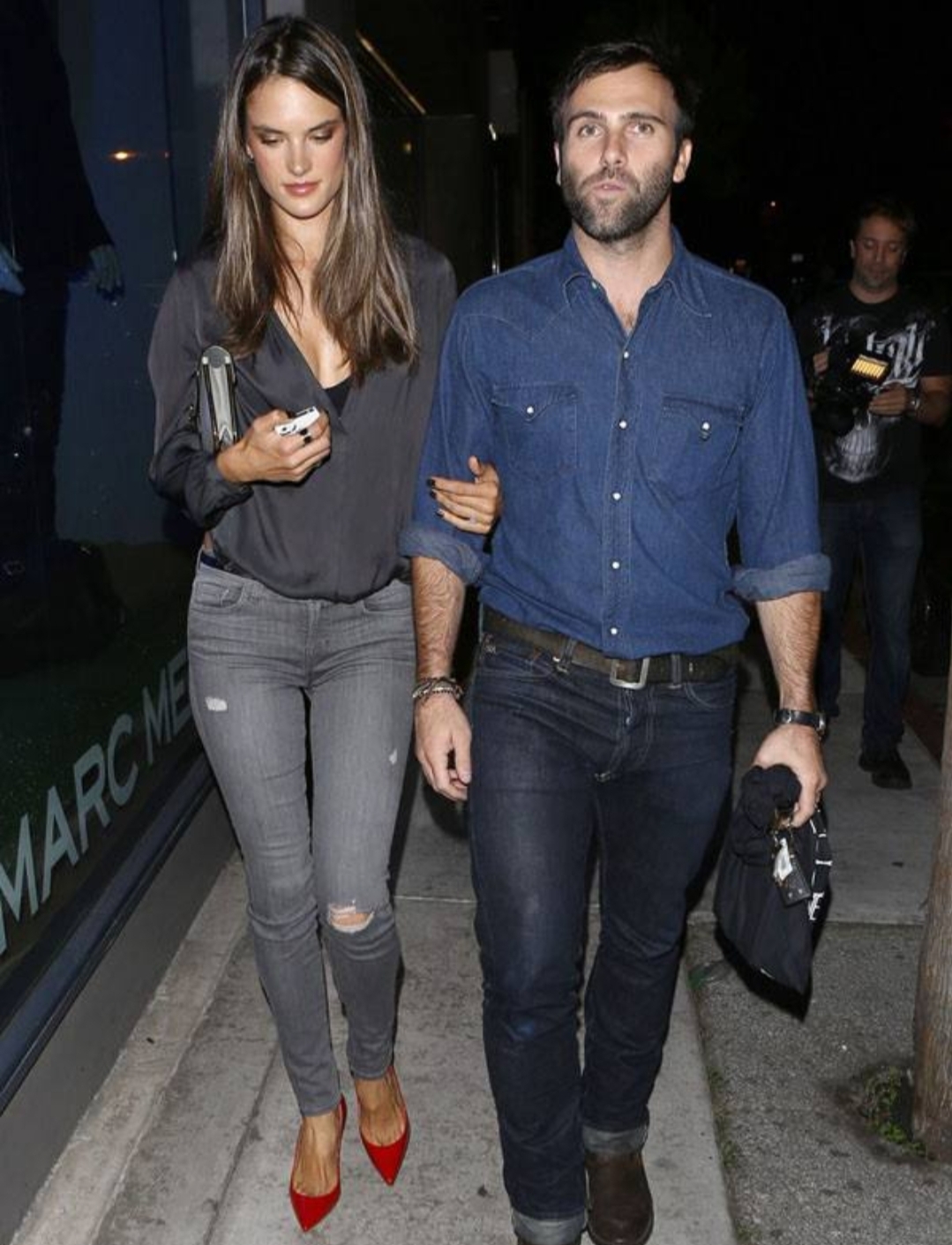 超模aa身材,超模aa海边戏水