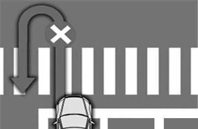 红绿灯处如何掉头才不会被扣分,开车掉头怎么看能不能过去