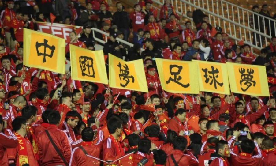 名哨金京元被殴打,金京元被球员殴打视频